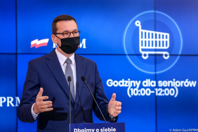 Morawiecki: apeluję do osób, które odmawiają noszenia maseczek - nie róbcie tego