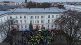 Wyjazd z Bydgoszczy z powodu protestów rolniczych utrudniony. Rolnicy czekają na przyszłotygodniowe rozmowy w Brukseli