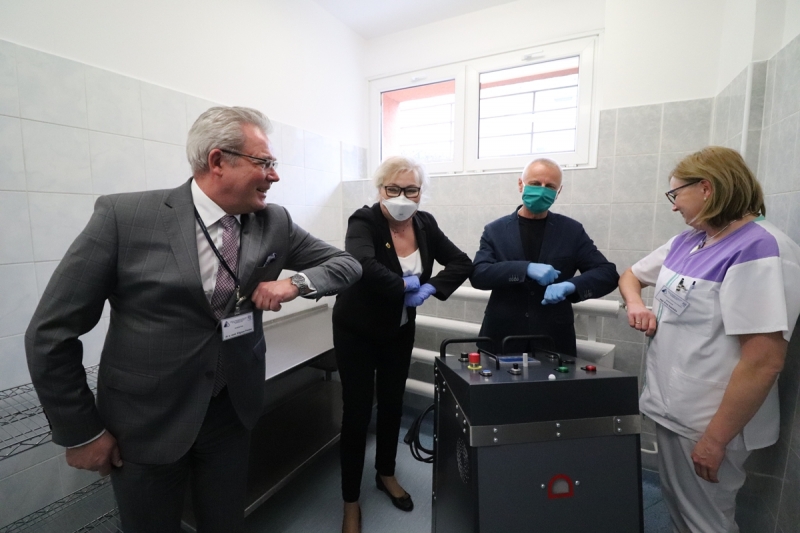 Firma Alstal kupiła dla inowrocławskiego szpitala maszynę dezynfekującą