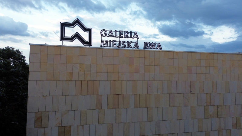 Galeria BWA wnosi nową jakość odnowiona elewacją