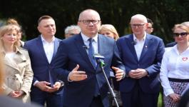 Piniewskiego popierają kolejni politycy obozu rządzącego. Fajok obiecuje darmową komunikację