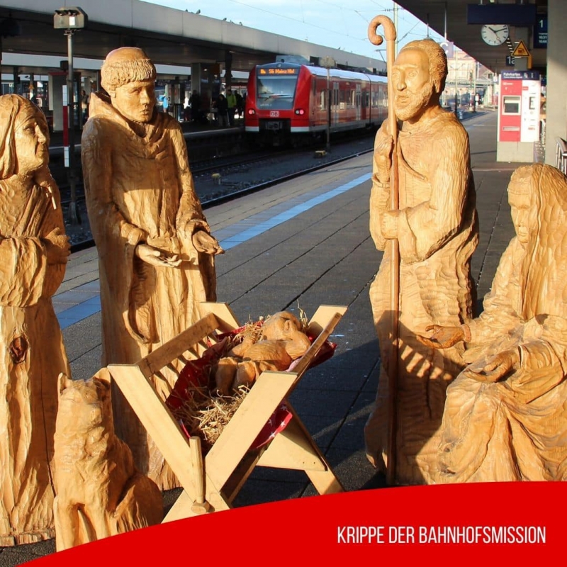 Wyrzeźbione w Bydgoszczy figury atrakcją niemieckiej stacji kolejowej