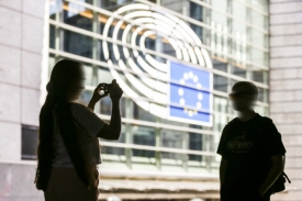 70 proc. mieszkańców UE zaszczepionych już przynajmniej jedną dawką. Polska w ogonie