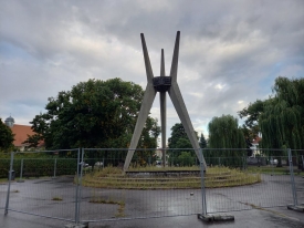 Pomnik na Skwerze Leszka Białego ma zniknąć do końca listopada