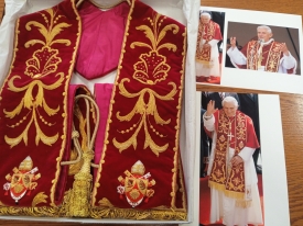 Papież Benedykt XVI w testamencie zapisał Bydgoszczy swoje pamiątki. Diecezja tworzy muzeum