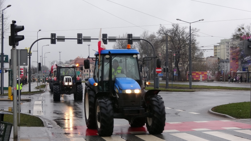 Przez kilka godzin rolnicy blokowali Jagiellońską. Wywalczyli zaproszenie od ministra do Warszawy
