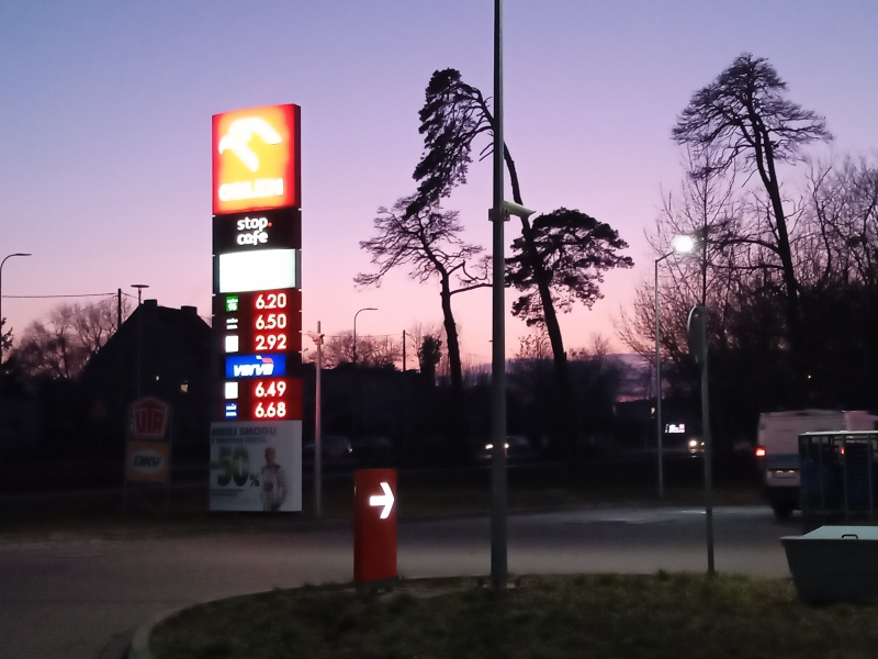 Rekordowe zyski PKN Orlen w marcu. Dla Polaków rekordowe wydatki na paliwo