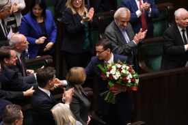 Premier wygłosił expose, posłowie pytali, a później Sejm udzielił wotum