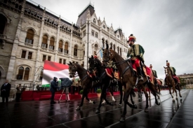 Z uwagi na epidemię Węgrzy ograniczają obchody jednego z najważniejszych świąt państwowych