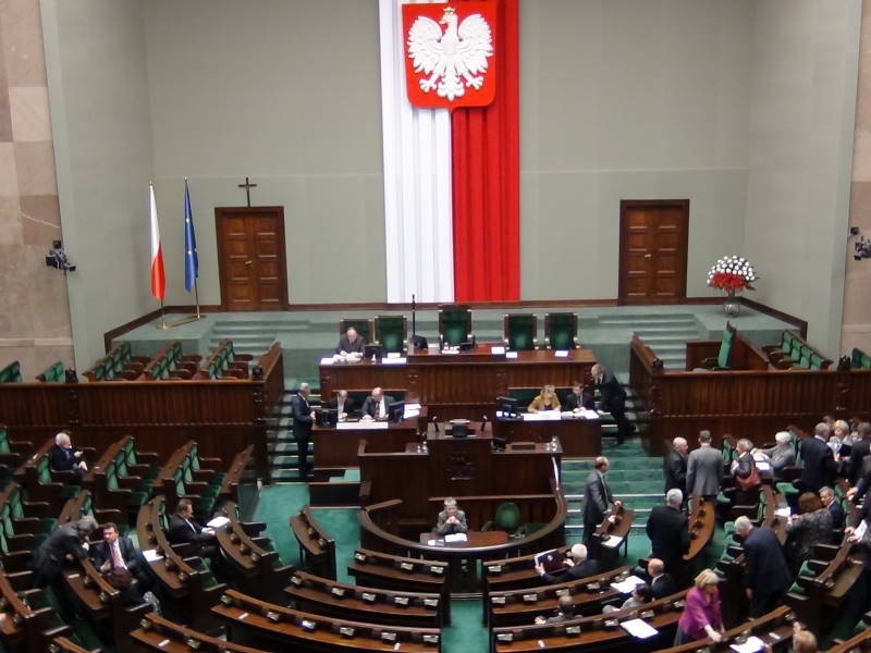 Sejm zakończył pierwsze posiedzenie i uczcił marszałka Wiesława Chrzanowskiego