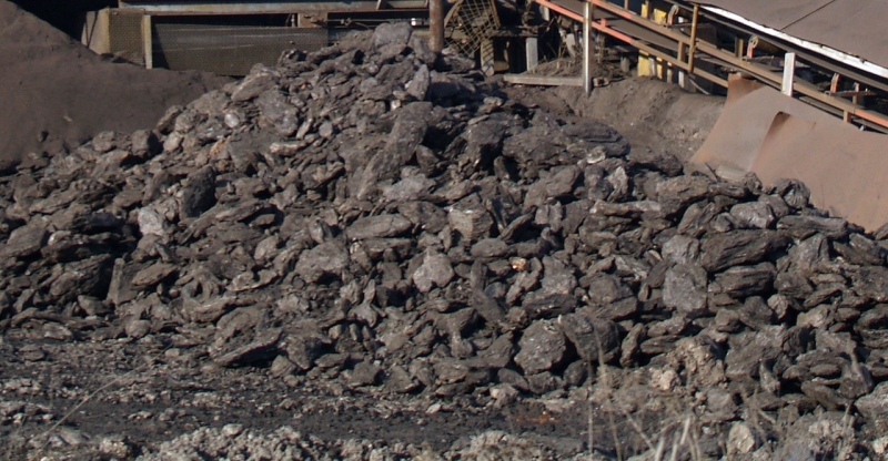 Firma radnego dostarczyła do gminy węgiel. Czy powinien teraz stracić mandat?