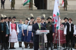 Węgrzy dzisiaj świętują. Ostre słowa o ,,dyktacie Brukseli”