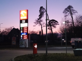 Część stacji benzynowych przedłuża wakacyjne rabaty. Ekspert przewiduje, że ceny i tak będą drożeć, szczególnie diesel.