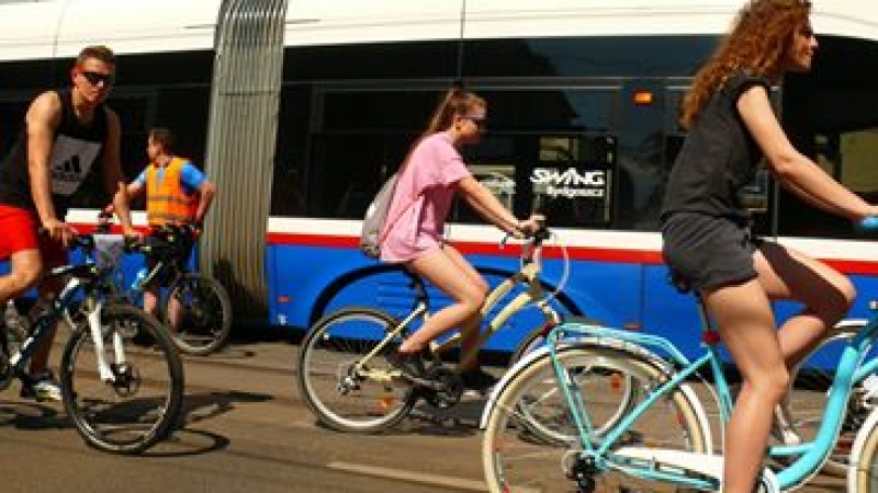Badania sugerują, że przez epidemię chętniej jeździmy rowerami