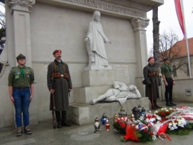 Pomnik upamiętniający Powstańców Wielkopolskich został uszkodzony. Gmina chce zainstalować monitoring